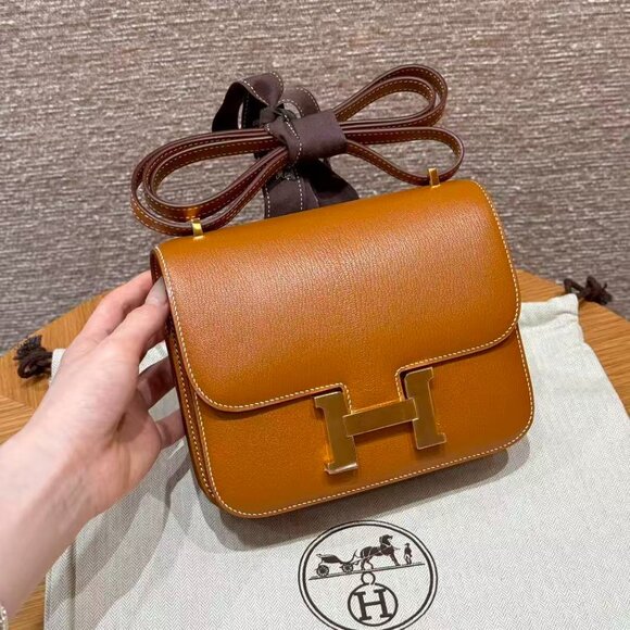 Classic Hermes Bag: A Stylish and Versatile Choice for Elegance - Picture 1 of 7